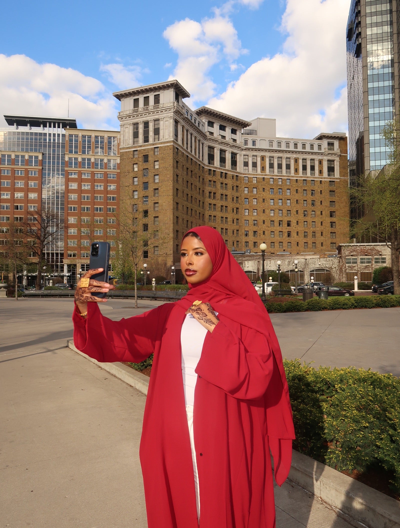 Azure-maroon abaya
